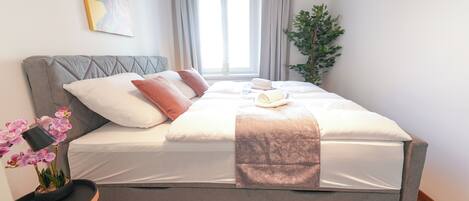 Superior Apartment | 2 bedrooms, blackout curtains, soundproofing, iron/ironing board