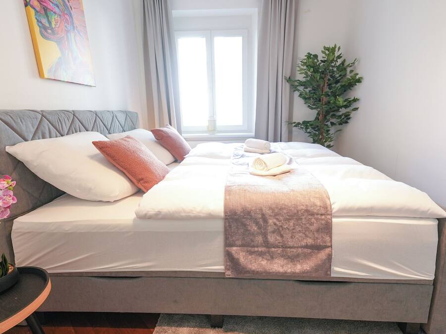 Superior Apartment | 2 bedrooms, blackout curtains, soundproofing, iron/ironing board