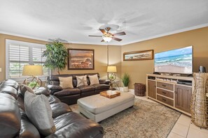 Condo, Multiple Beds (DiMucci Twin Towers 206) | Living area