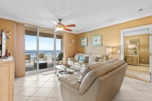 Apartment, Mehrere Betten (DiMucci Twin Towers 206) | Wohnbereich