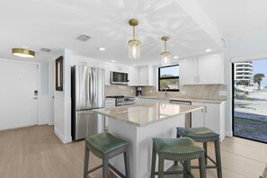 Apartment, Mehrere Betten (Ocean Reef Villas 110) | Eigene Küche | Ofen, Wasserkocher mit Kaffee-/Teezubehör, Toaster, Mixer