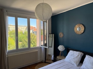 2 bedrooms, iron/ironing board, Internet, bed sheets