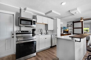 Maison, plusieurs lits (Beach Bay Bliss) | Cuisine privée