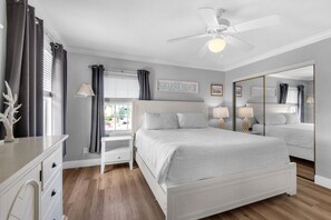 House, Multiple Beds (Beach Bay Bliss)