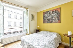 1 bedroom, Internet, bed sheets - Chic Retreat  – Central Marais (Paris)