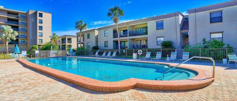 Kondominium, 2 Tempat Tidur Queen (Sea Club #404 - Sunrise Vista) | Kolam renang | Sebuah kolam renang air hangat