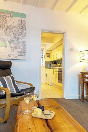 Interior - Charming 2-Bedroom Cottage, parking by Yorkshire Coast Holiday Lets (North Yorkshire)