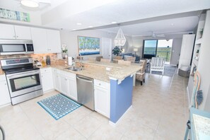 Condo, várias camas (Oceanwalk 16-602) | Cozinha privada | Fogão, torradeira