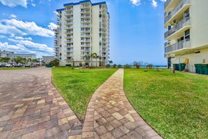 Appartamento, 1 letto king con divano letto (Estero Beach & Tennis 605-C) | Parco della struttura