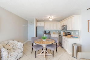 Appartamento, 1 letto king con divano letto (Estero Beach & Tennis 605-C) | Interni