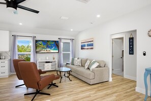 House, Multiple Beds (Anchors Away) | Living area