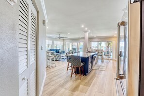 Condo, Multiple Beds (Land's End 4-201 Bay Front - Premier) | Interior