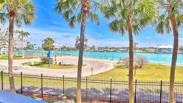 Condo, 1 King Bed with Sofa bed (Land's End 1-206 Bay Front-Premier) | Property grounds