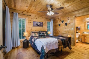 3 bedrooms, travel cot, free WiFi, bed sheets - Mountain Cabin - Hot Tub, Creek, Hiking & Fire Pit (Wardensville)