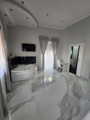 Superior Suite, Balcony, City View | In-room safe, desk, laptop workspace, blackout drapes - Opera Home Napoli (Naples)