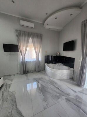 Massages - Opera Home Napoli (Naples)