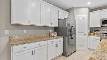 House, Multiple Beds (Oceans 25- Lazy Beach Days) | Private kitchen