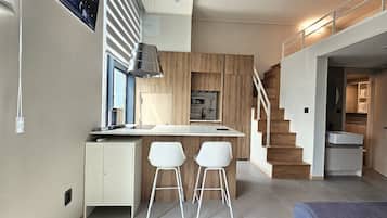 冰箱、微波炉、洗碗机、电热水壶