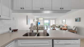 Condo, Multiple Beds (Sea Club #402 - Isle Be Back) | Interior