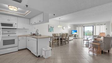 Condo, Multiple Beds (Sea Club #402 - Isle Be Back) | Interior