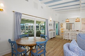 Casa, várias camas (Sunny Side Up) | Opções para refeição