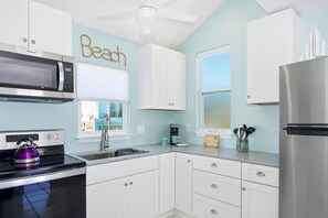Private kitchen - Island Paradise Estate (Fort Myers Beach)