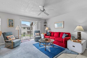 Living area - Colony Beach Club 209 (New Smyrna Beach)