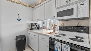 Condo, 1 cama King size y sofá cama (Colony Beach Club 209) | Cocina privada | Horno