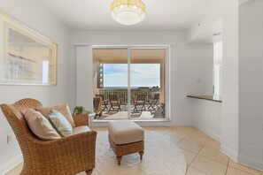 Living area - Minorca Paros 402 (New Smyrna Beach)