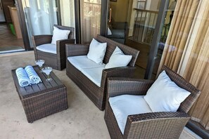 Appart'hôtel, 1 très grand lit et 1 canapé-lit (Sea Club #18 - Floridays) | Terrasse/Patio