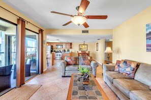 Living area - Sea Club #18 - Floridays (Indian Shores)