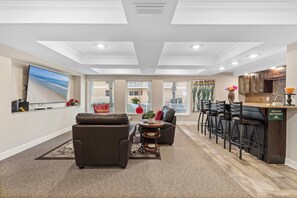Living area - Dimucci Tower 201 (Daytona Beach Shores)