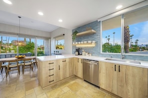 Private kitchen - 3-bedroom condo in delightful Indian Wells with AC, WiFi (Indian Wells)