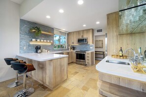 Private kitchen - 3-bedroom condo in delightful Indian Wells with AC, WiFi (Indian Wells)