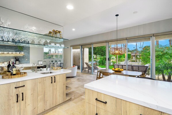 Interior - 3-bedroom condo in delightful Indian Wells with AC, WiFi (Indian Wells)