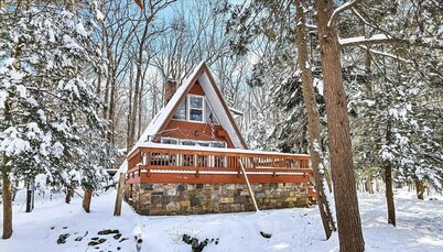 Cozy A-Frame ~ Lake Access • Game Room • EV • FirePit • Pets