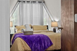 3 bedrooms, iron/ironing board, travel crib, free WiFi