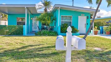 House, 1 King Bed (Shore Thing) | Exterior