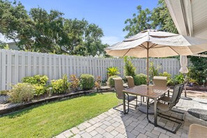 House, 1 Queen Bed with Sofa bed (Sea Mist Getaway) | Outdoor dining - Sea Mist Getaway (New Smyrna Beach)