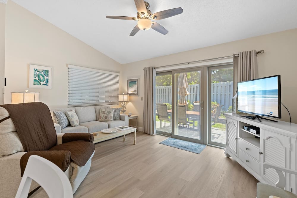 Sea Mist Getaway - Edgewater, FL