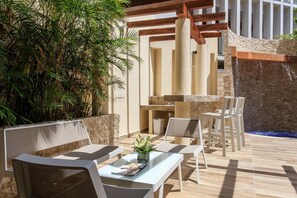 Apartment, Mehrere Betten (ATA07 - 2 Bedroom Amazing and Beautif) | Speisen im Freien