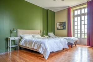 4 chambres, fer et planche à repasser, Wi-Fi