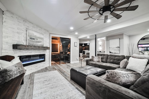 Luxury 4BR w/ King Bed | Fast Wi-Fi | Private Yard