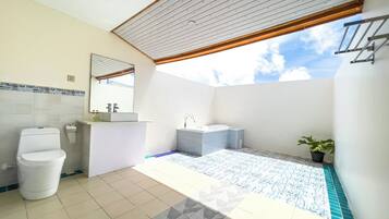 Deluxe-Doppelzimmer, Balkon, Meerblick | Badezimmer