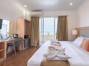 Deluxe tweepersoonskamer, balkon, uitzicht op zee | Een kluis op de kamer, gratis wifi