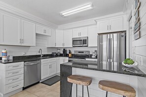 Appart'hôtel, plusieurs lits (Poinciana Place #123) | Cuisine privée