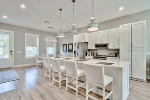 Casa, varias camas (Grande Pointe 142- LiveSea 30A) | Cocina privada | Horno y tostadora