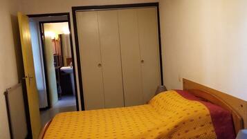 1 sovrum och strykjÀrn/strykbrÀda