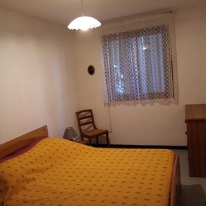 1 bedroom, iron/ironing board - STOP-CANET-PLAGE-F2 RDC-4P. Parking-courtyard-10mn beach - ideal for children) (Canet-en-Roussillon)