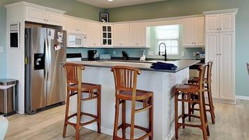 Studio (3 Bedrooms) | Property amenity